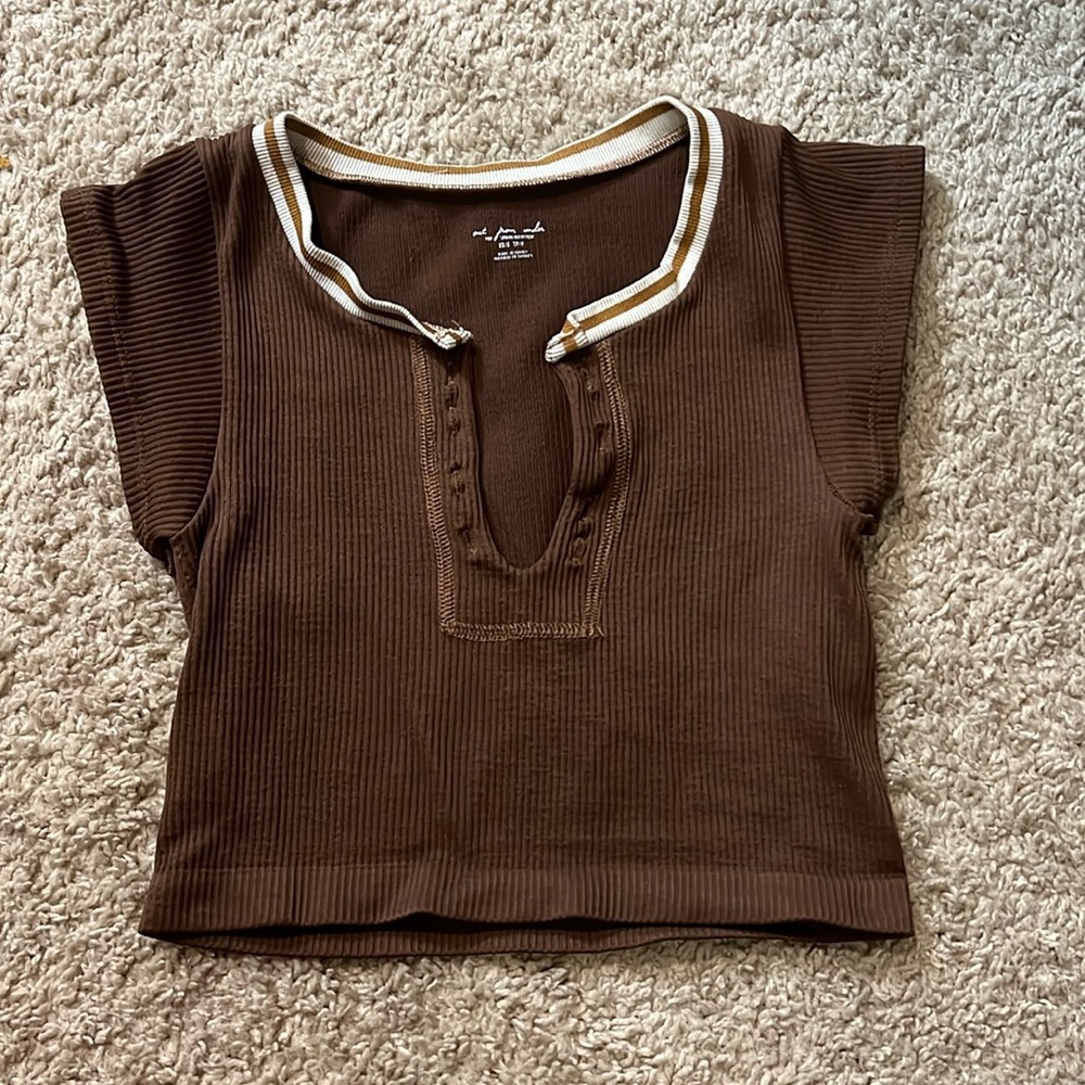 URBAN OUTFITTERS cropped tee
